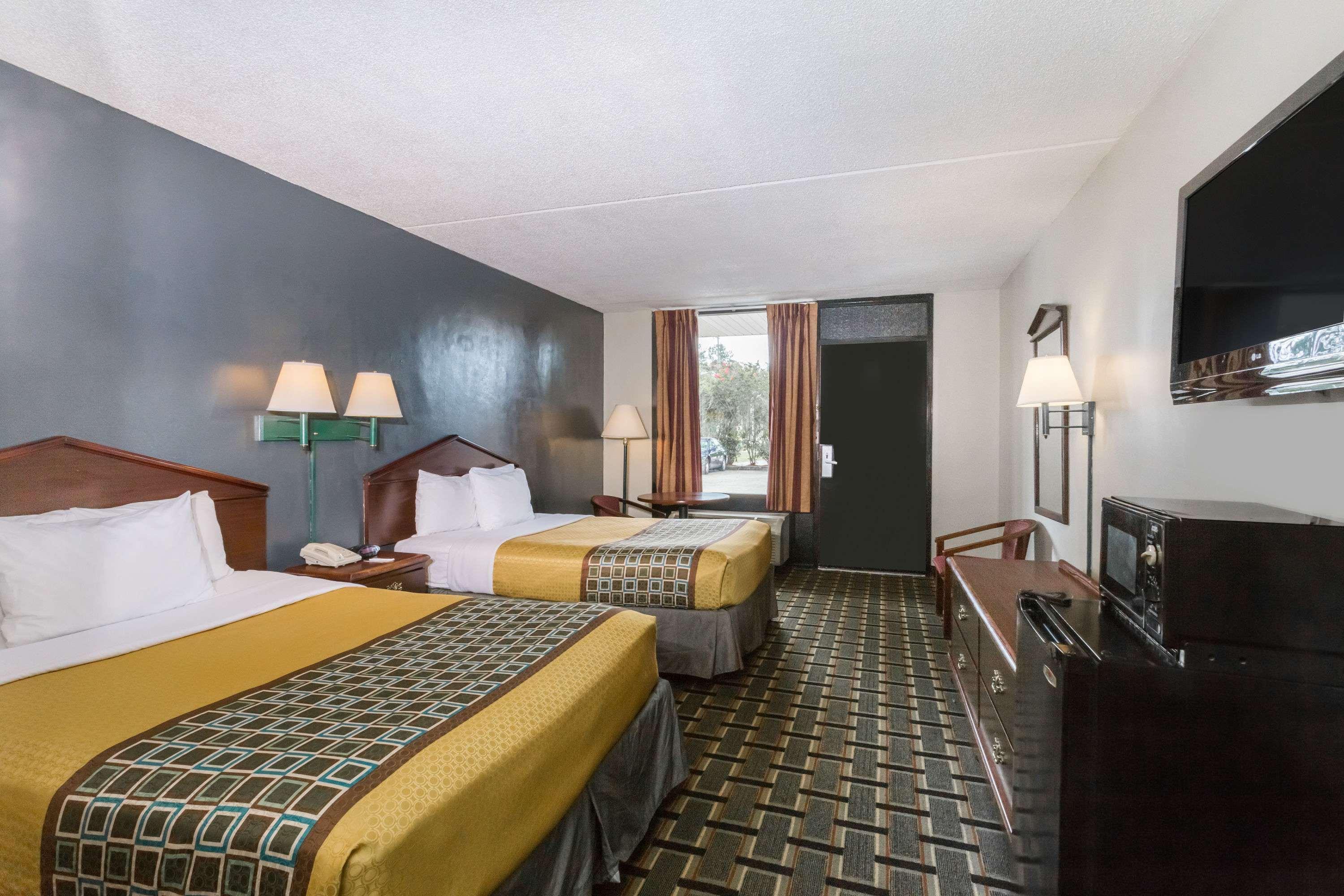 Travelodge By Wyndham Savannah Area/Richmond Hill Esterno foto