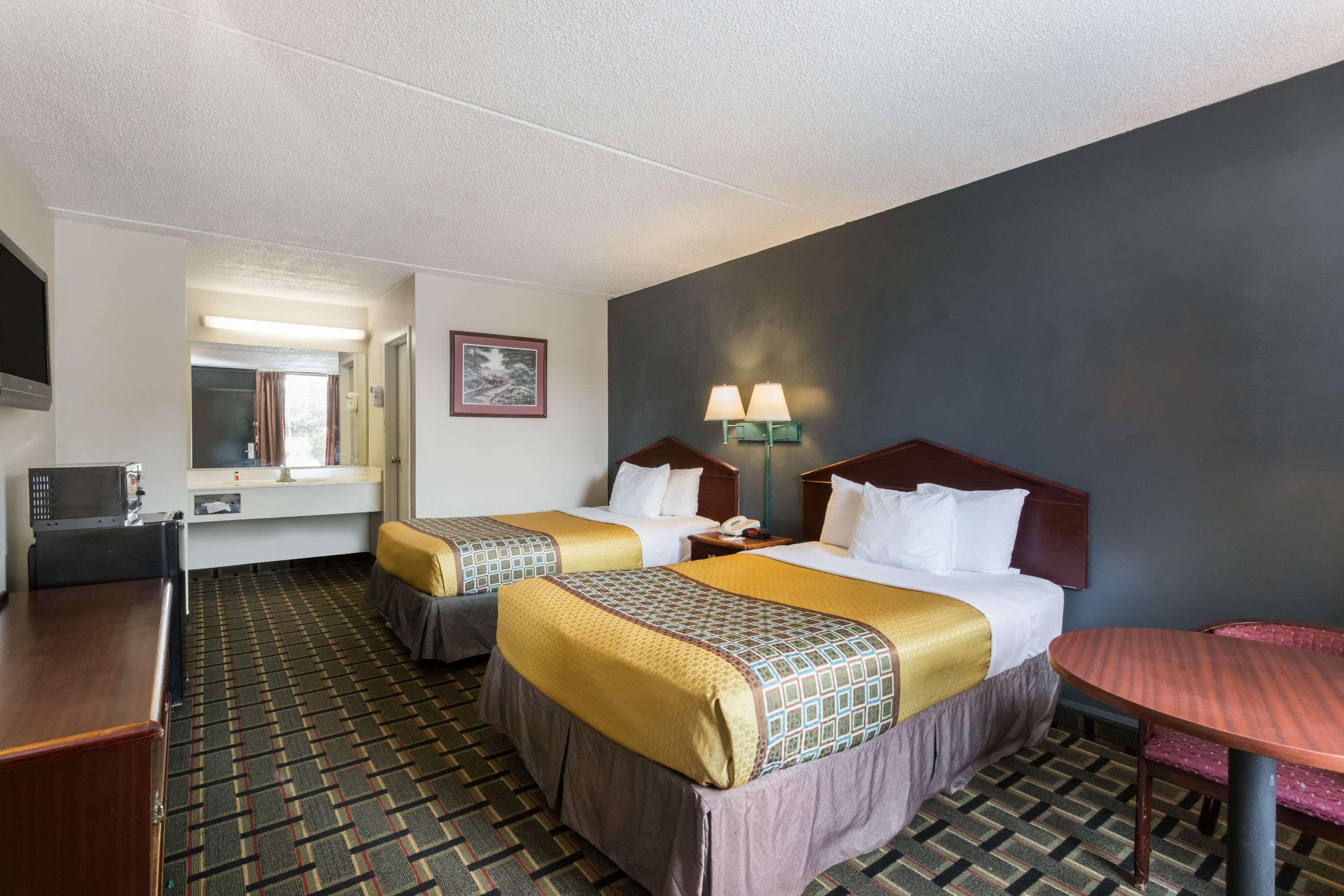 Travelodge By Wyndham Savannah Area/Richmond Hill Esterno foto