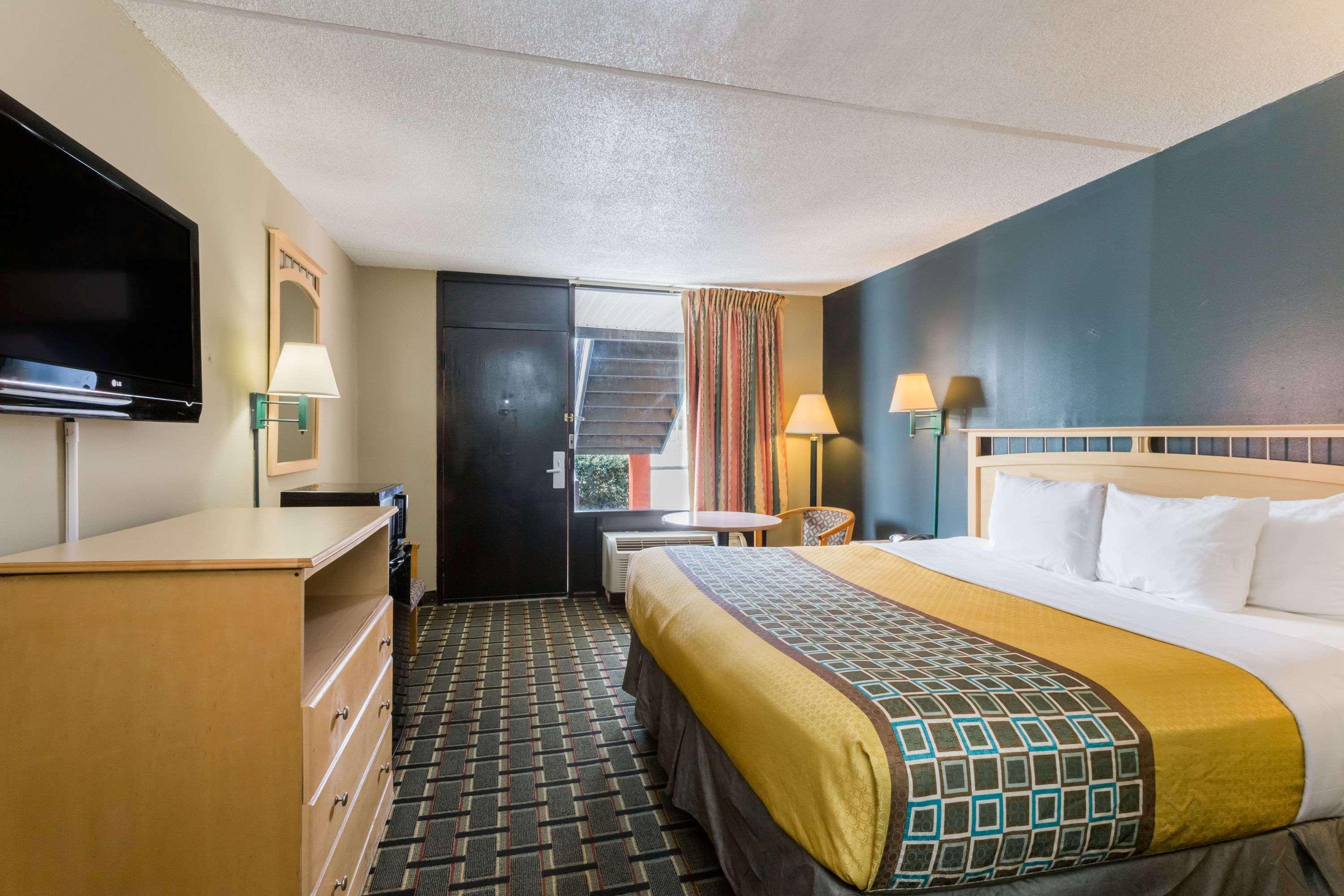 Travelodge By Wyndham Savannah Area/Richmond Hill Esterno foto