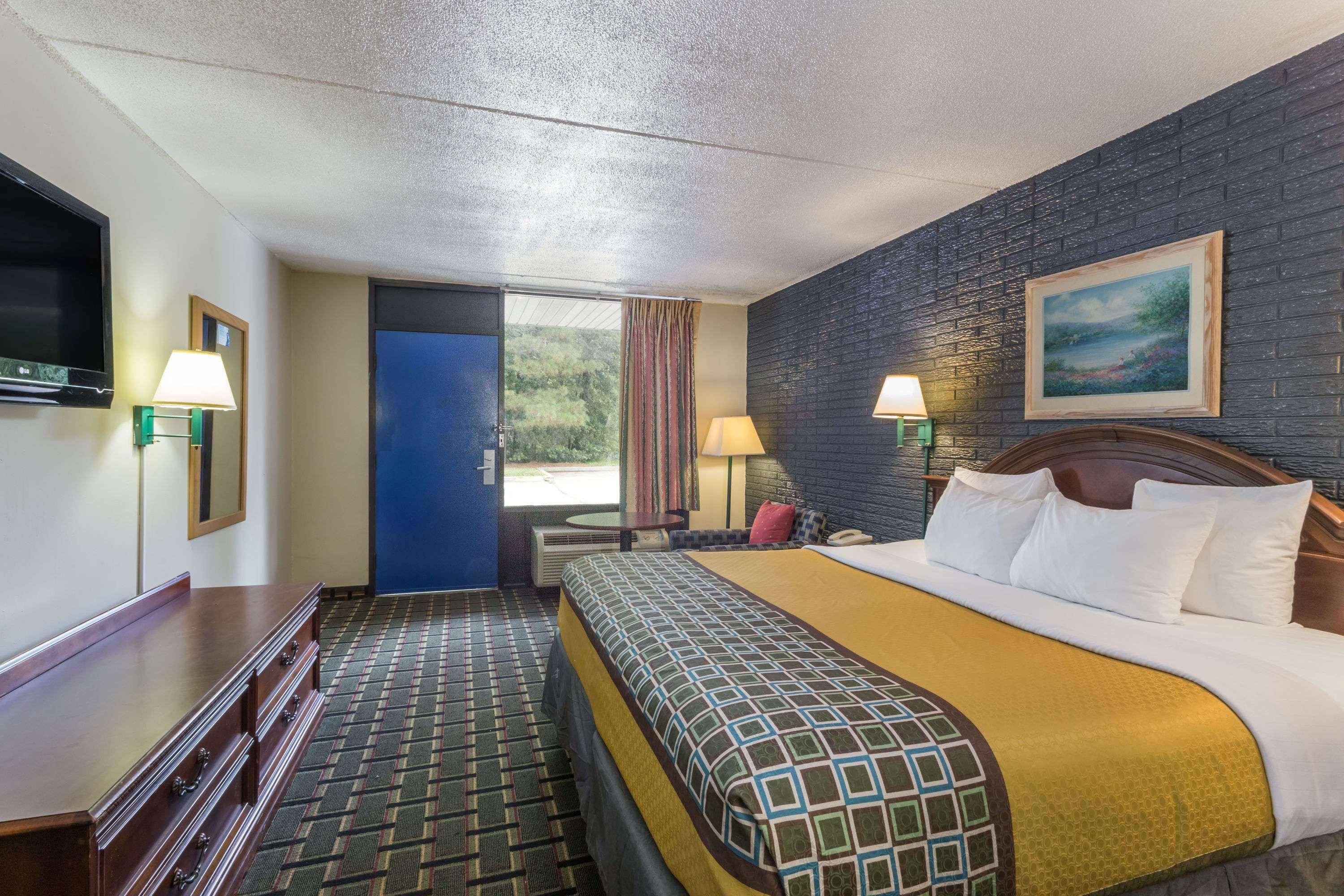 Travelodge By Wyndham Savannah Area/Richmond Hill Esterno foto