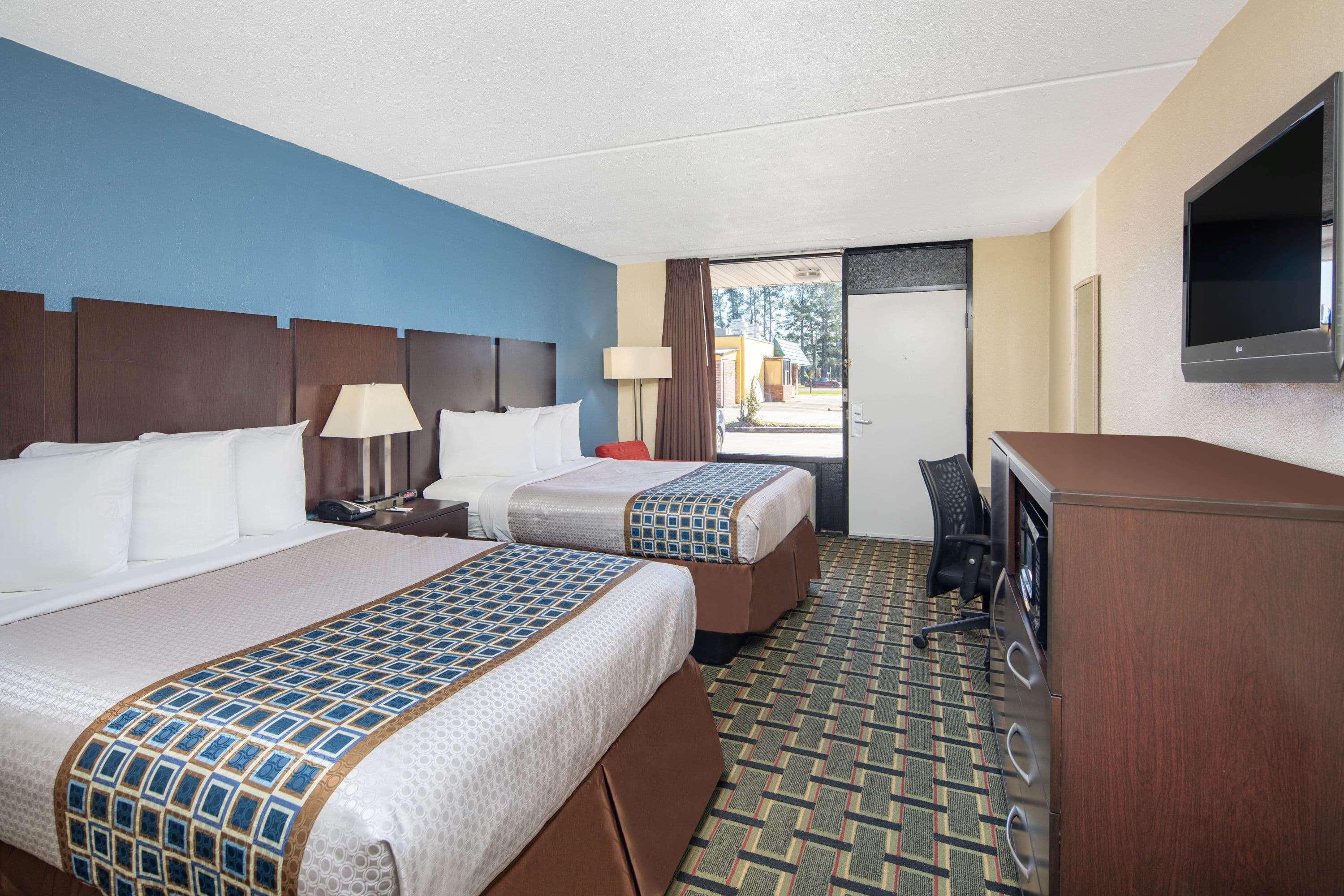 Travelodge By Wyndham Savannah Area/Richmond Hill Esterno foto