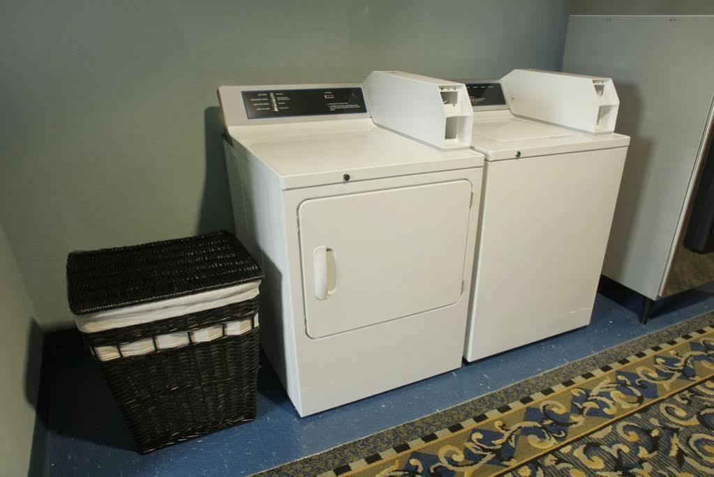 Travelodge By Wyndham Savannah Area/Richmond Hill Esterno foto