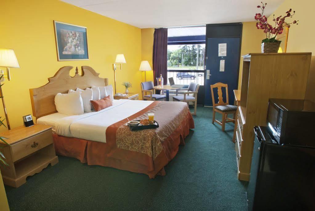 Travelodge By Wyndham Savannah Area/Richmond Hill Esterno foto
