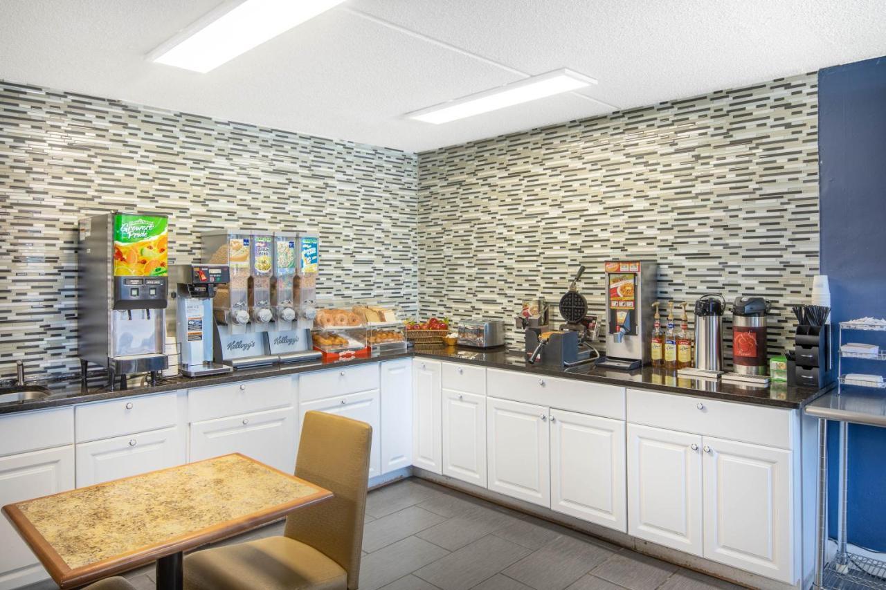 Travelodge By Wyndham Savannah Area/Richmond Hill Esterno foto